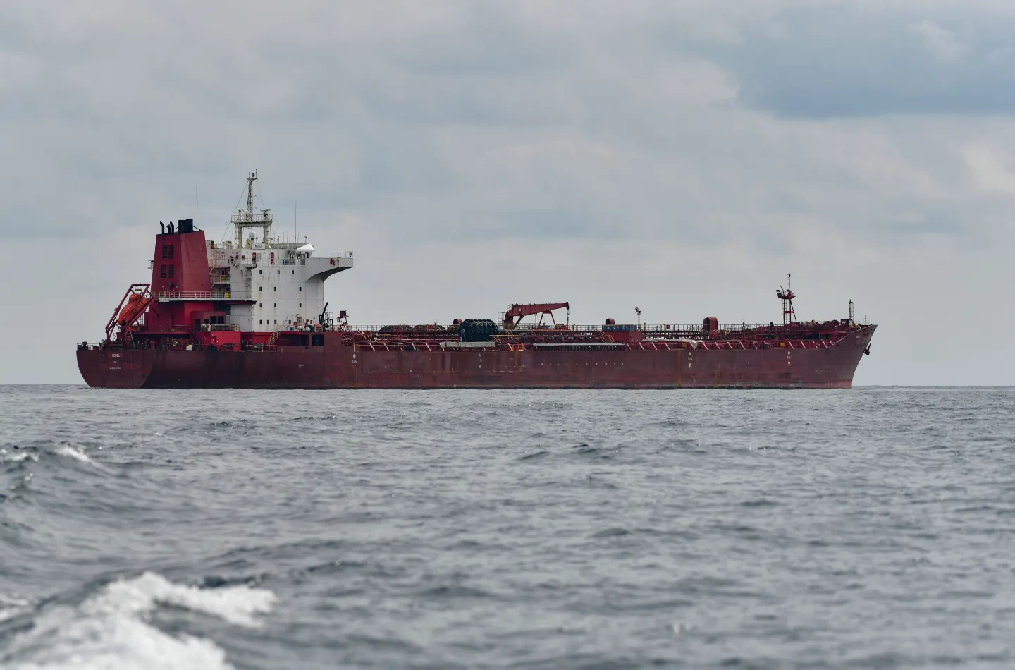 Sanctioned Russian Oil Tankers Stall Off India Amid Regulatory Uncertainty