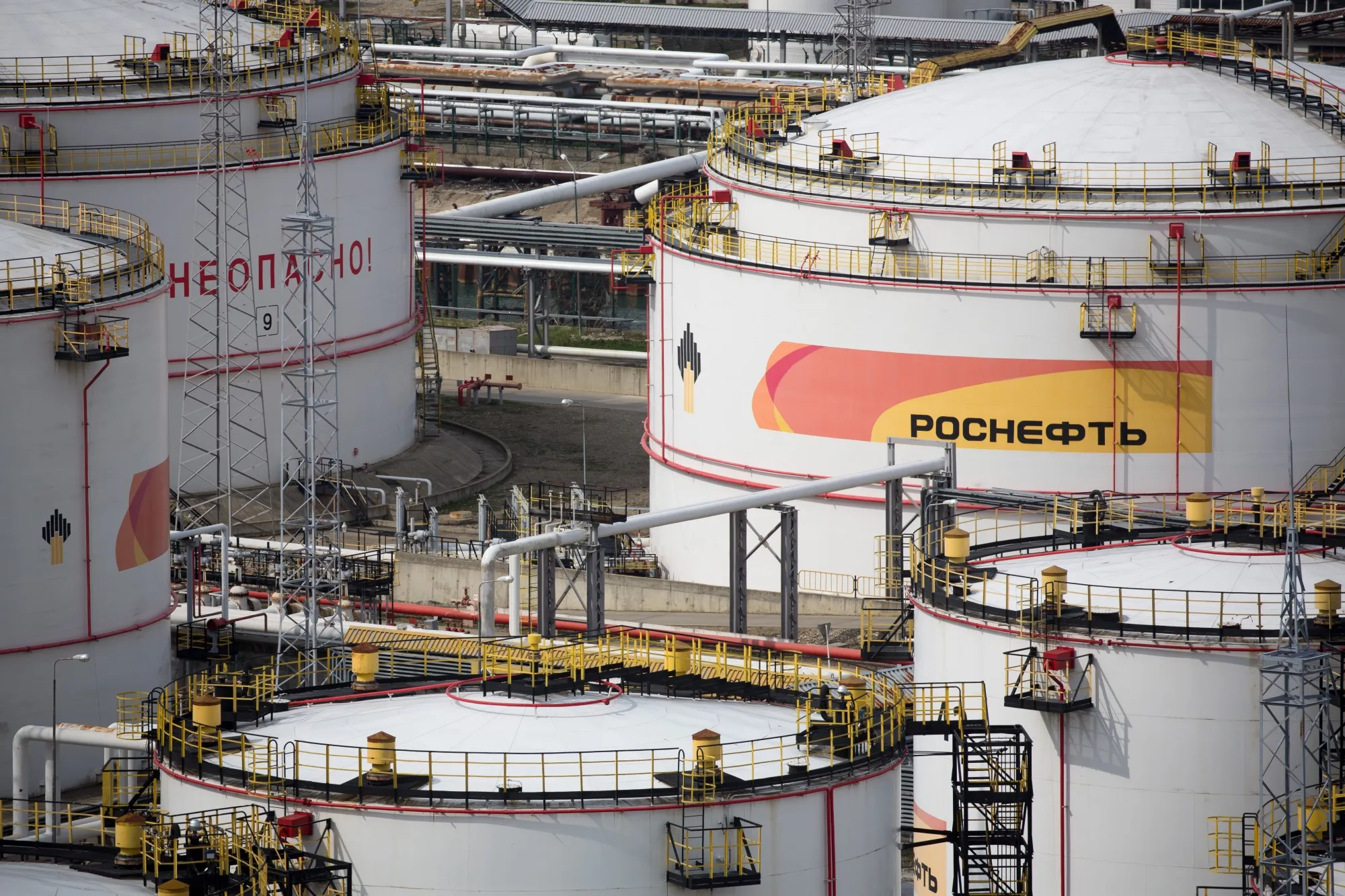 Rosneft Expands Oil Supplies to China Amid Deepening Energy Ties