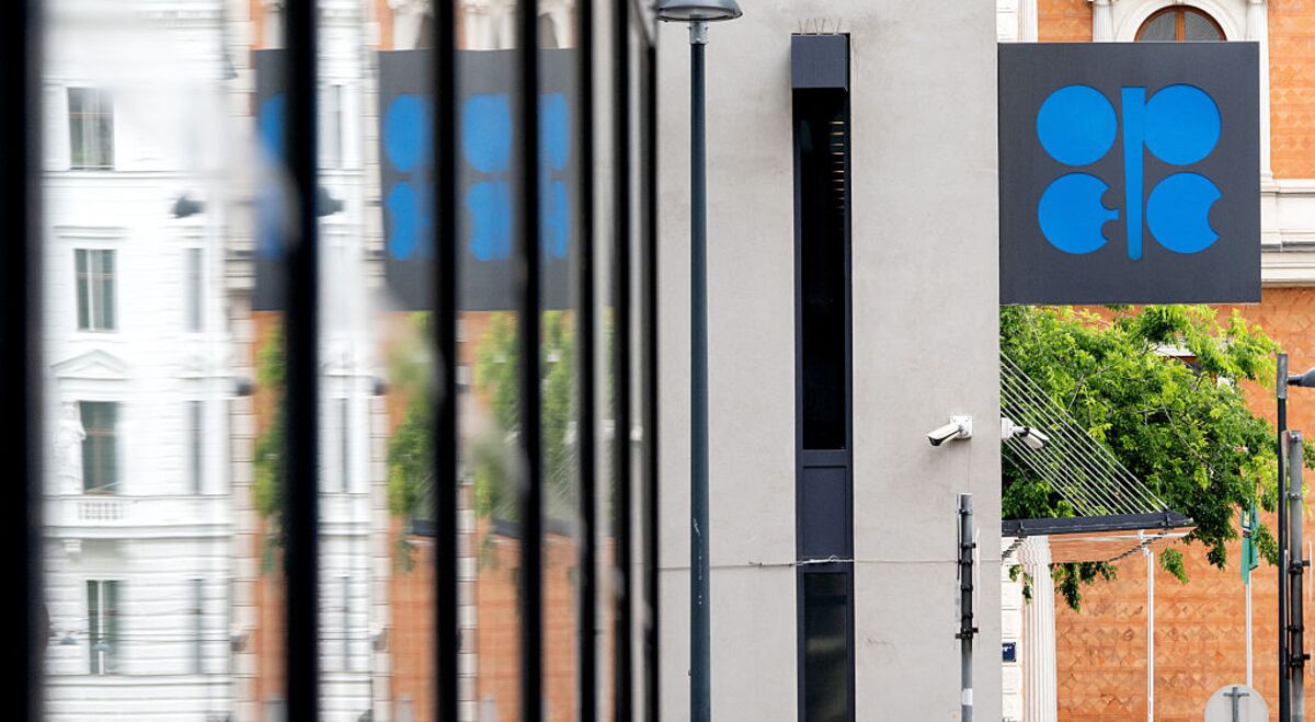 - Global Economic Review Global Economic Review