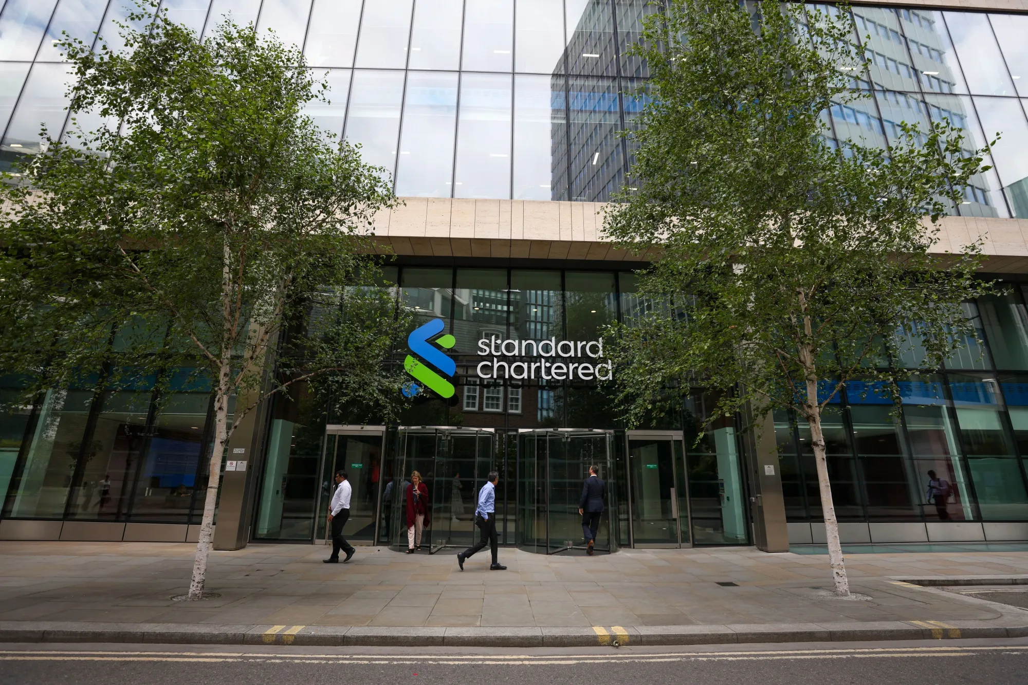 Standard Chartered Reaches £1.5 Billion Settlement in Landmark Iranian Sanctions Case in London