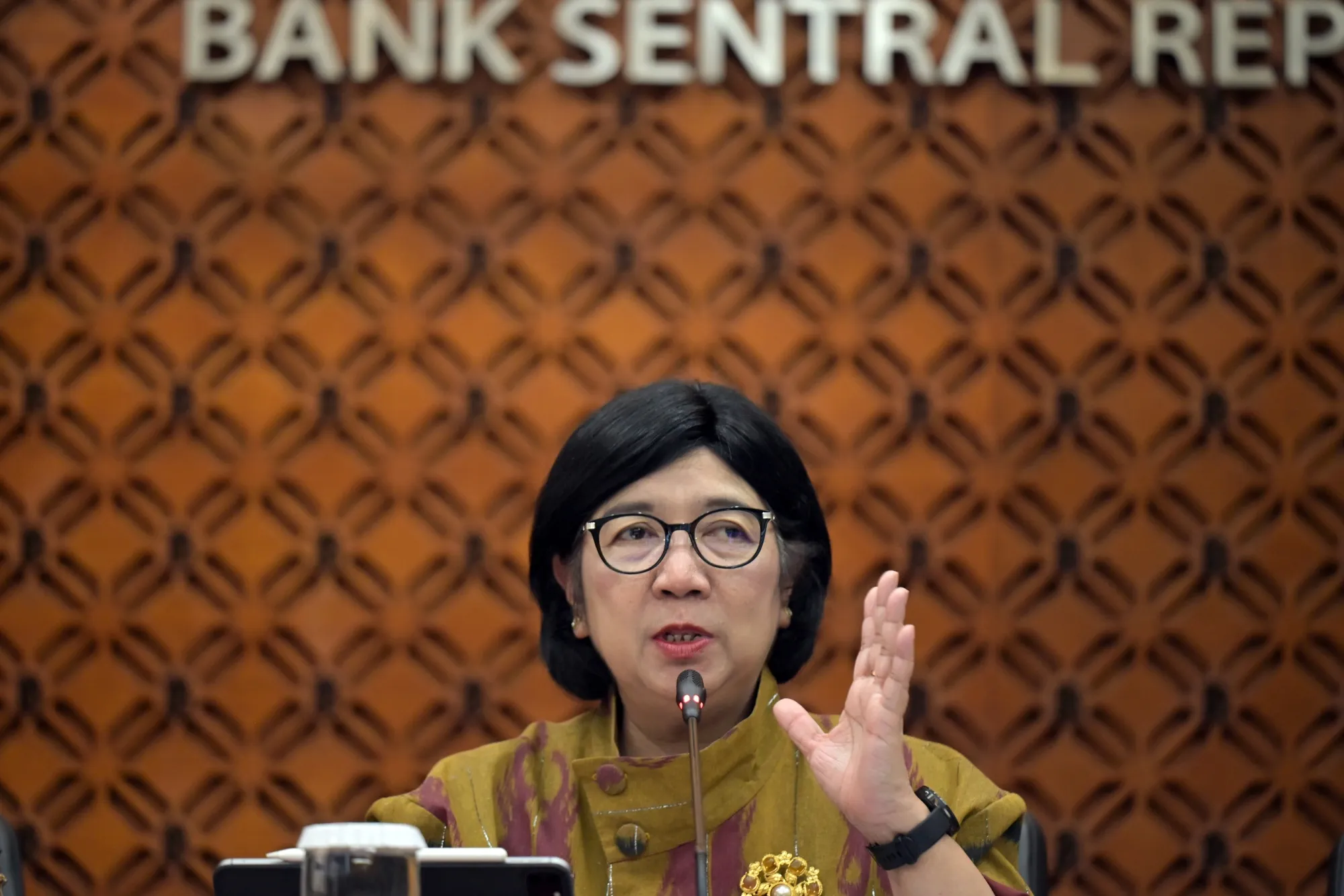 Bank Indonesia official speaking at a press conference