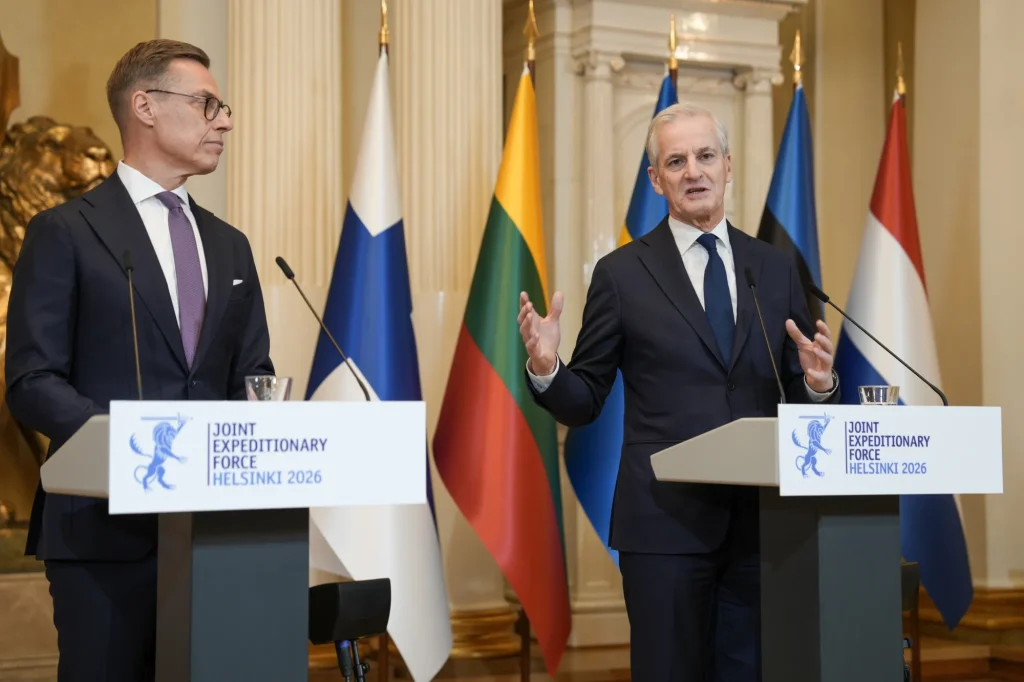 Finnish President Alexander Stubb and Norwegian Prime Minister Jonas Gahr Store at podiums